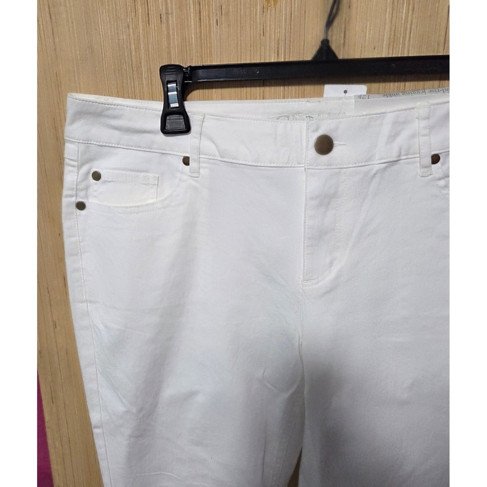 Cato Size 12P Ladies Embroidered Ankle Pants White Denim Jeans - Picture 2 of 5